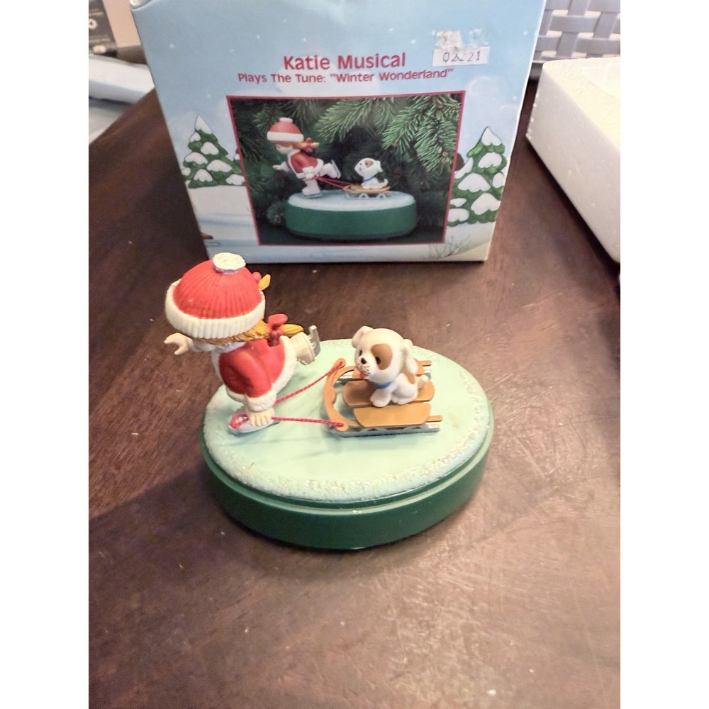 Enesco Country Cousins Katie Musical winter Wonderland